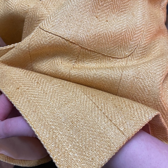 HOST PICK 🎉🌸 Vintage gold 100% silk blazer - Picture 6 of 7